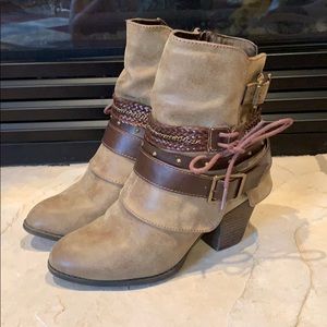 Heeled brown buckle boots